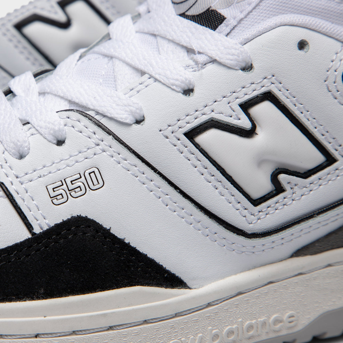 New Balance Junior Boys' 550 Sneakers - White / Black - Product view 3