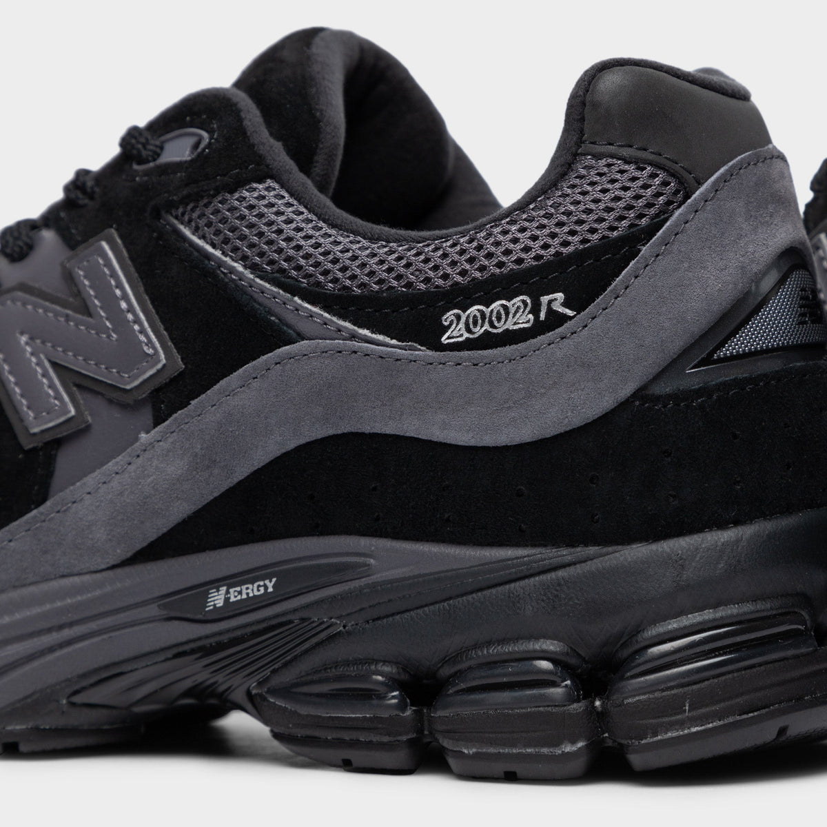 New Balance 2002 Sneakers - Black / Black - Product view 3