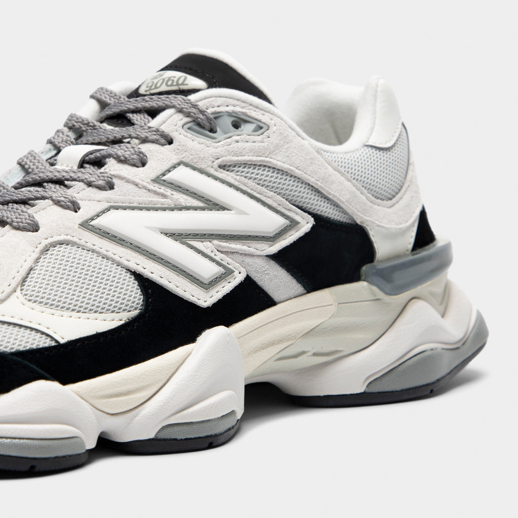 New Balance 9060 Sneakers - Black / Reflection - Product view 3